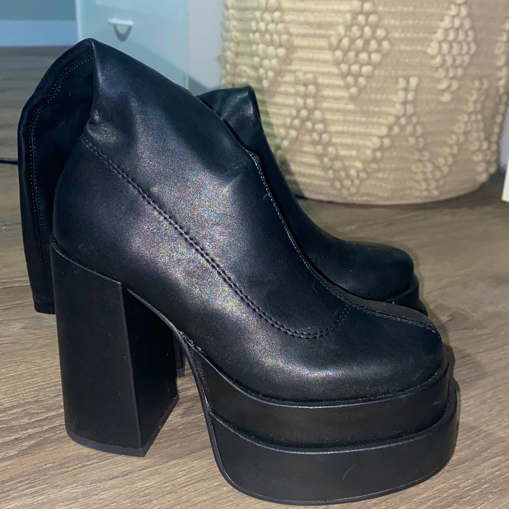 Steve Madden Boots Size 6